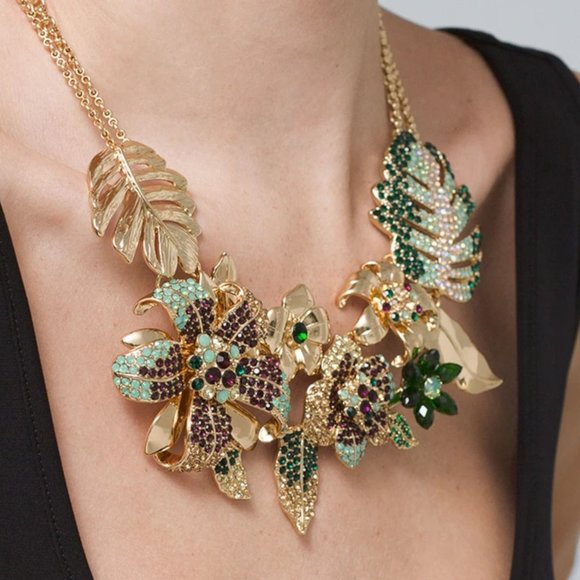 WHBM $110 JEWELED TROPICAL FLOWER BIB STATEMENT NECKLACE Palm GREEN GOLD - Picture 1 of 6